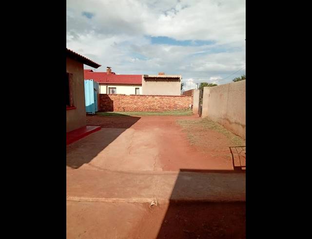 2 BEDROOM HOUSE FOR SALE IN VOSLOORUS